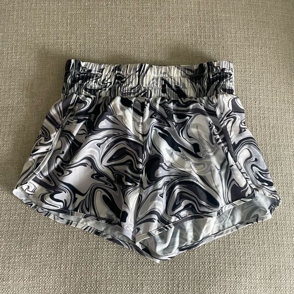 NWT SO Size Medium Shortie High Rise The Sporty Short Swirl of grays and white - Picture 1 of 7